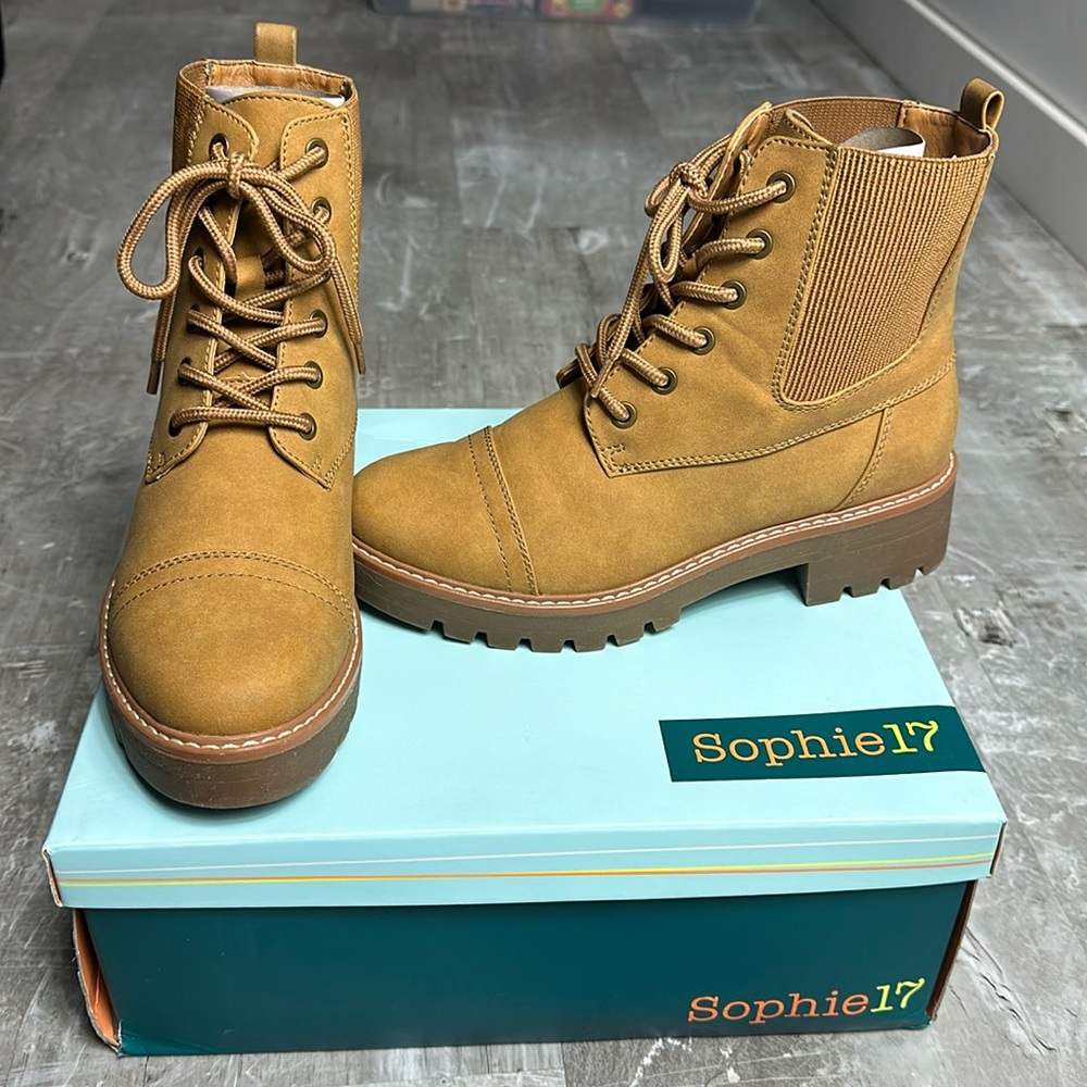 Women’s Sophie 17 Brown/Tan Crowder Boot